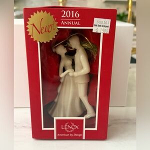 Lenox 2016 Annual Couple Figurine - Cream and Gold